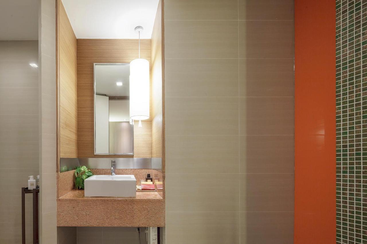 Tango Vibrant Living Hotel - Sha Extra Plus Бангкок Екстер'єр фото