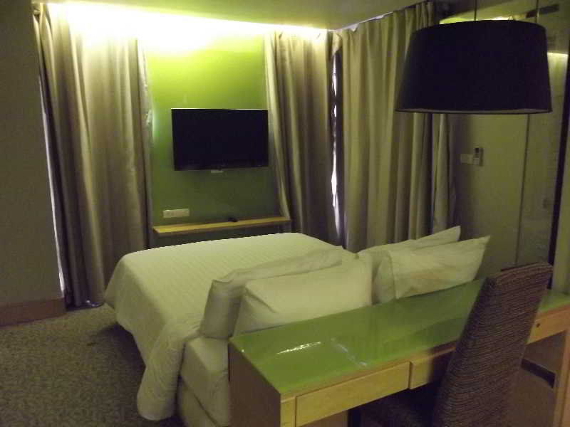 Tango Vibrant Living Hotel - Sha Extra Plus Бангкок Екстер'єр фото