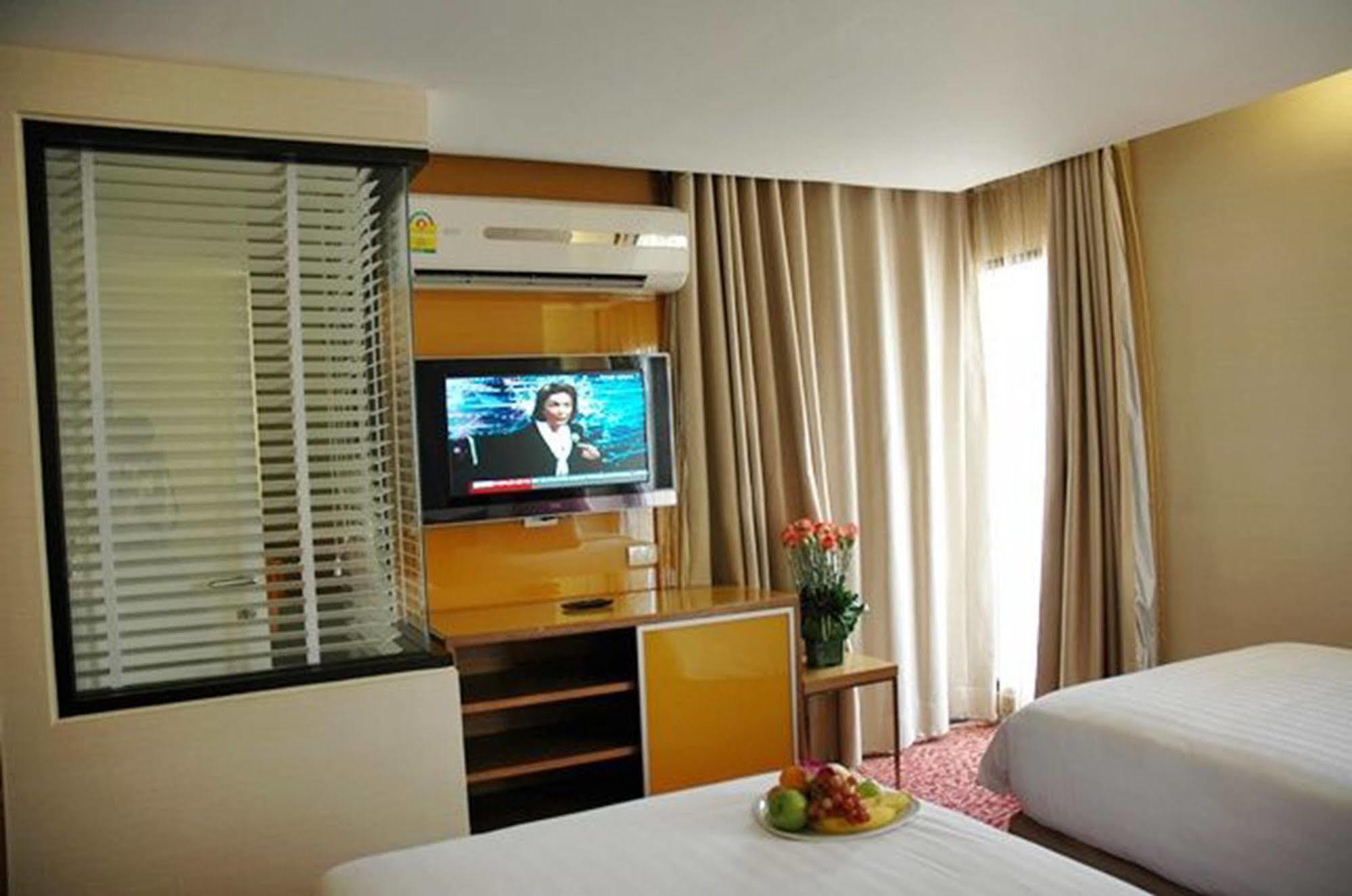 Tango Vibrant Living Hotel - Sha Extra Plus Бангкок Екстер'єр фото
