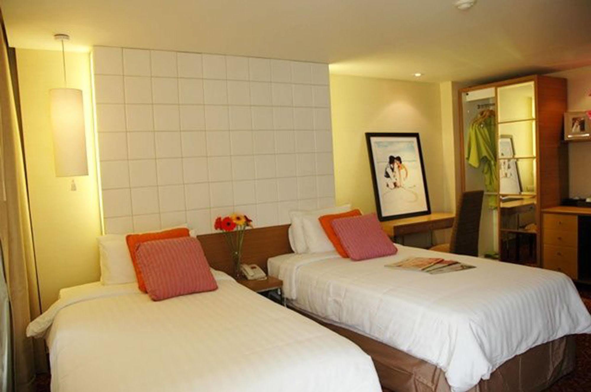 Tango Vibrant Living Hotel - Sha Extra Plus Бангкок Екстер'єр фото