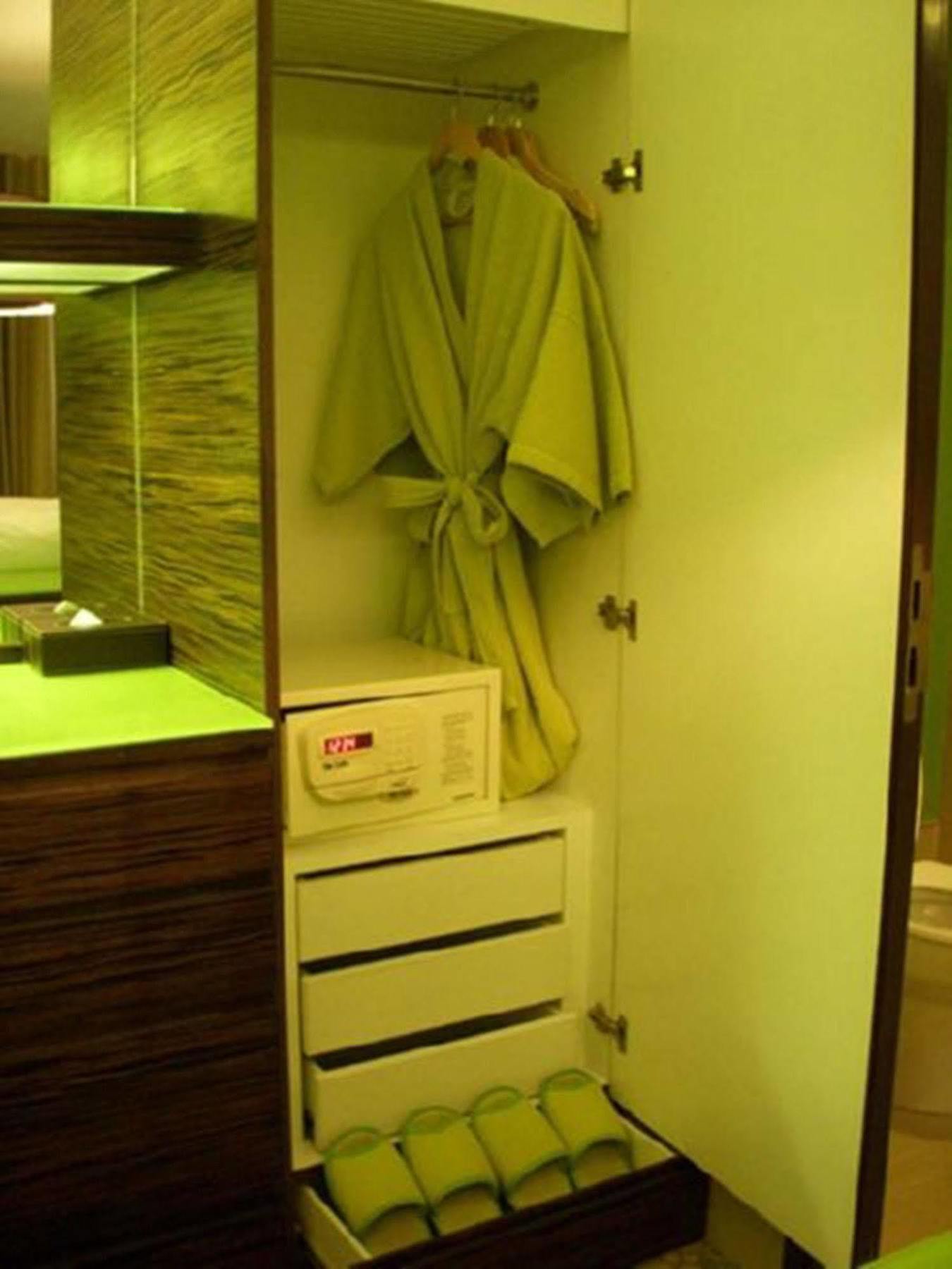 Tango Vibrant Living Hotel - Sha Extra Plus Бангкок Екстер'єр фото