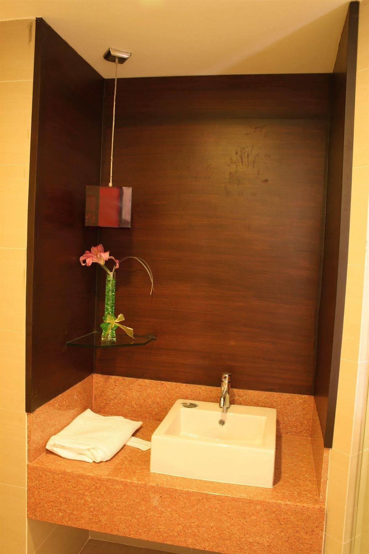 Tango Vibrant Living Hotel - Sha Extra Plus Бангкок Екстер'єр фото